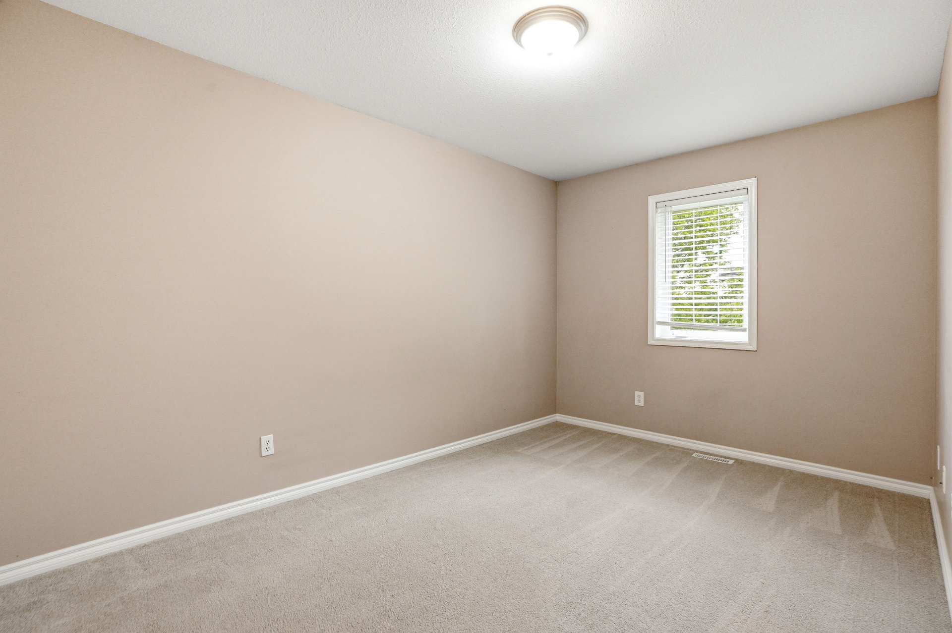 Briarwood 联排别墅｜边套3房2卫单车库-21-138 Banyan Cres——林与唐地产 - 10